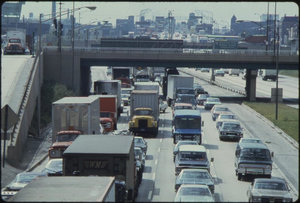 Heavy traffic on Chicago’s Dan Ryan Expressway heading toward the downtown skyline, with local and express lanes side by side.